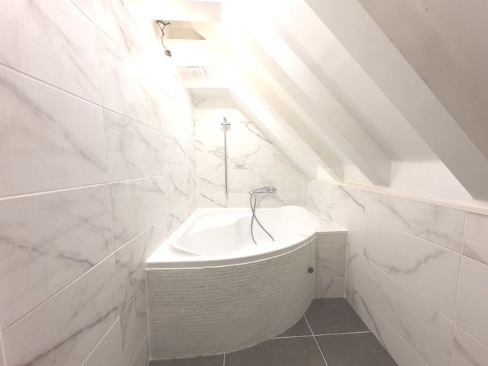 ++ BESONDERES EINFAMILIENHAUS + SONNENTERRASSE + GARTEN IN TRAUMLAGE!! ++ – BADEZIMMER DACHGESCHOSS