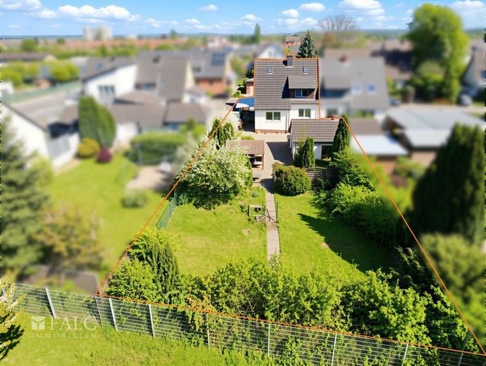 Perfekt für Familien: Haus mit Garten, Garage und Entwicklungspotenzial – Außenansicht