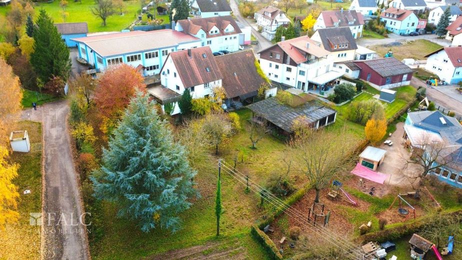 Landhaus mit viel Fläche, XXL-Scheune und 2 zusätzlichen Bauplätzen! - FALC Immobilien – Was für eine Fläche!