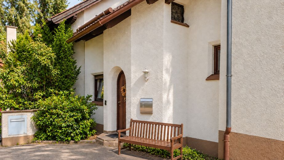 Eigenes Haus statt 3-Zimmer-Wohnung – Garten, Stellplatz, ausgebauter Keller, kein Hausgeld (privat) – Eingang ins Haus
