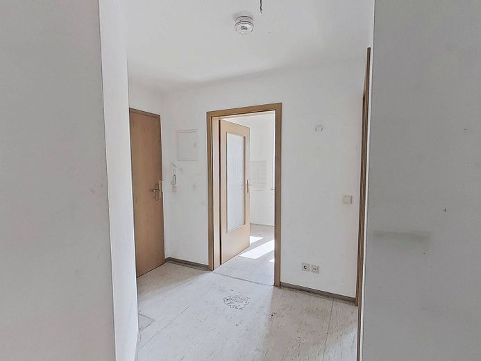 Cölln’da küvetli, konforlu 2 odalı daire – Flur