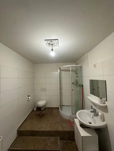 مبنى سكني وتجاري في موقع مركزي – Badezimmer - Gewerbe
