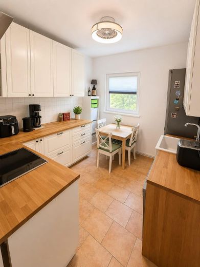 Encantador piso antiguo con chimenea, balcón y jardín comunitario en Berlín Neu-Westend – Küche