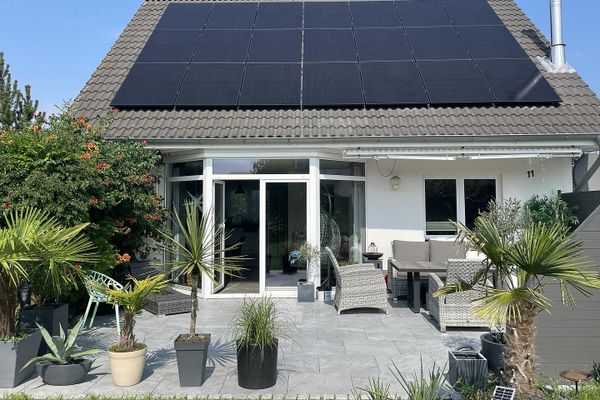 Modernized single-family house with PV system, new heating system and dream terrace