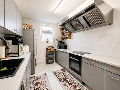 VIEL PLATZ FÜR FAMILIE UND ARBEIT – 1788442224_9b1d49d.jpg