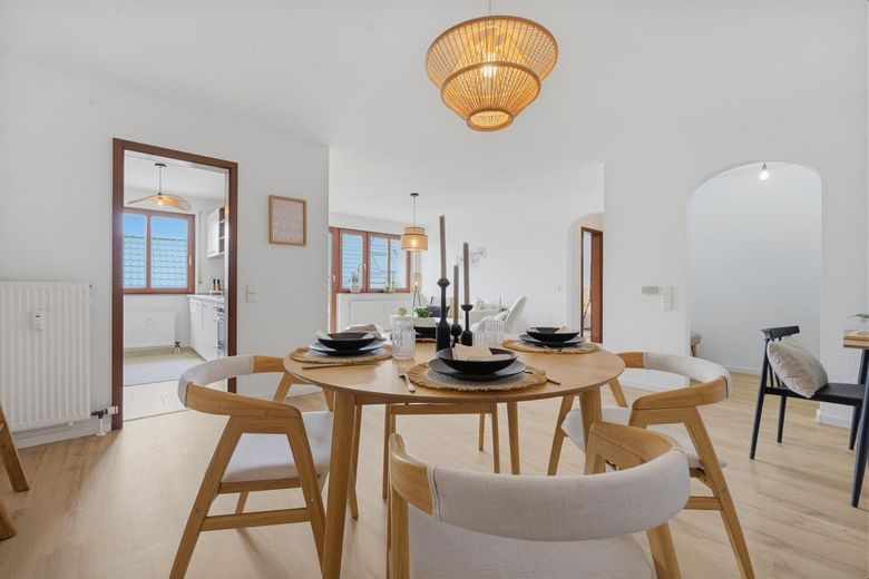 Renovierte 2,5-Zimmer-Wohnung mit Balkon, Einbauküche und Tiefgaragenstellplatz in Ostfildern – Essen