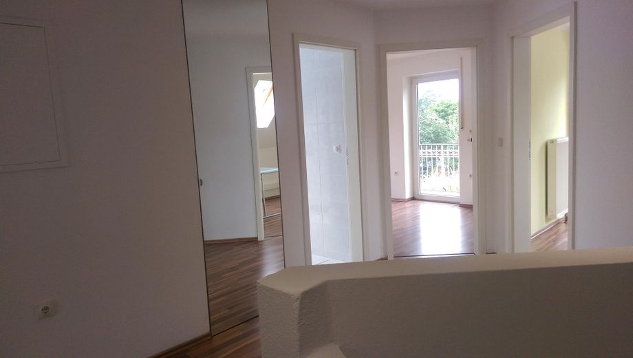 EFH / großer Hausteil mit EBK, Kamin, 2 Terrassen und traumhaftem Garten in direkter Seenähe 🌊 – Flur DG