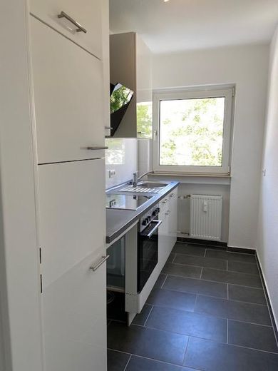 Francoforte Niederrad: Bellissimo appartamento di 2 locali con balcone – Küche