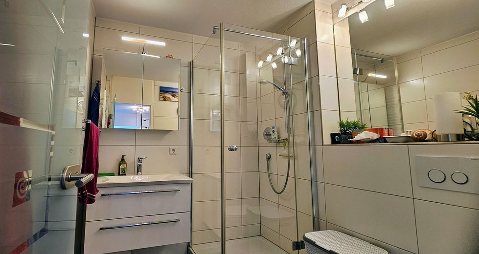 Zentrumsnahe, hochwertige, helle und ruhige 2 Zimmer Penthouse - Wohnung mit Aufzug – Bad   