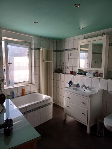 Einfamilienhaus in Kaiserslautern Erfenbach auf Eigentumsgrundstück, mit Anbau und Garten – Obergeschoss/Tageslichtbad...