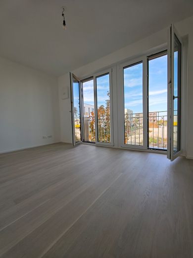 2 Zi-Wohnung Erstbezug ab 1.11. fußläufig 8 min zu U-und S-Bahn – Schlafzimmer