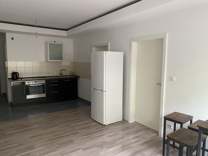 2-комнатная квартира 4 комнаты 81 м² 2,5 комнаты 65 м² городская квартира офис кабинет для практики жильё для рабочих коммерческая недвижимость инвестиция – Einheit 1 Wohn Küche
