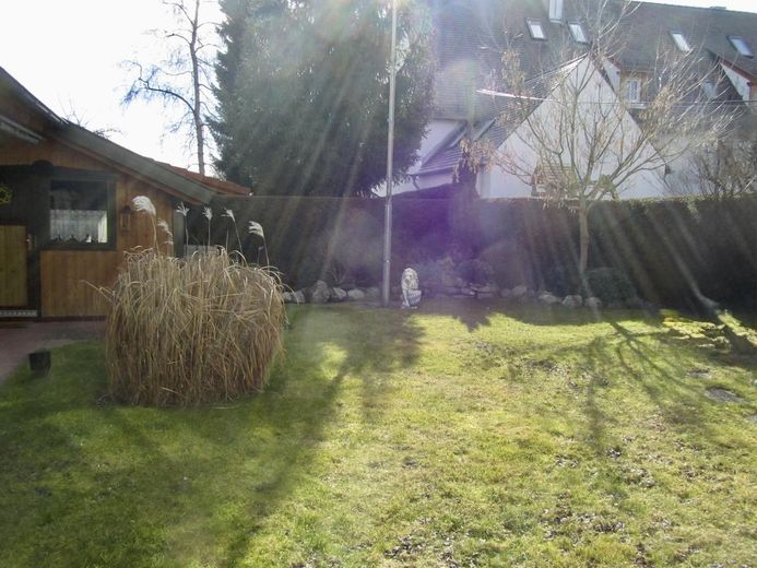 2-Zi. Gartenwohnung + Nebengebäude (vermietet) v. Privat o. Provision – Garten