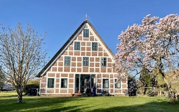 Wohn(t)raum vor den Toren Hamburgs: 4-Zimmer-Wohnung mit eigener Terrasse