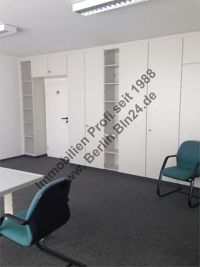 Büro - gemeinschafts Teeküche und gemeinschafts Waschräume – 28.4.14 019