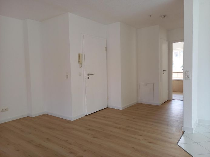 Lichtdurchflutete Zweizimmerwohnung – Eingangsbereich