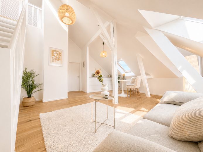 **Traumhafte Maisonette-Wohnung in der Andreasvorstadt** Sofort einziehen // ohne Provision – Wohnen