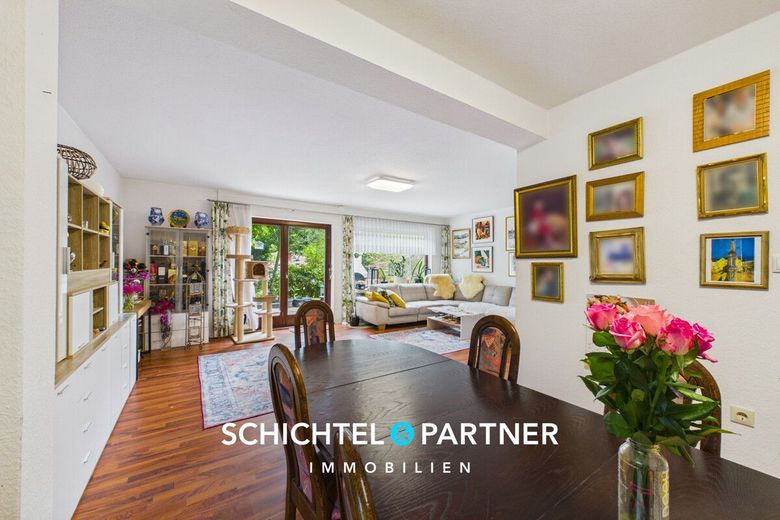 Huchting | Freistehendes Zweifamilienhaus mit großem Grundstück – S&amp;P | Wohnzimmer