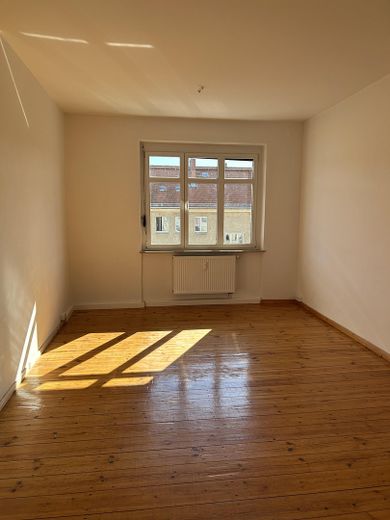 İyi konumda güzel 2,5 odalı daire! Komisyonsuz! – Schlafzimmer