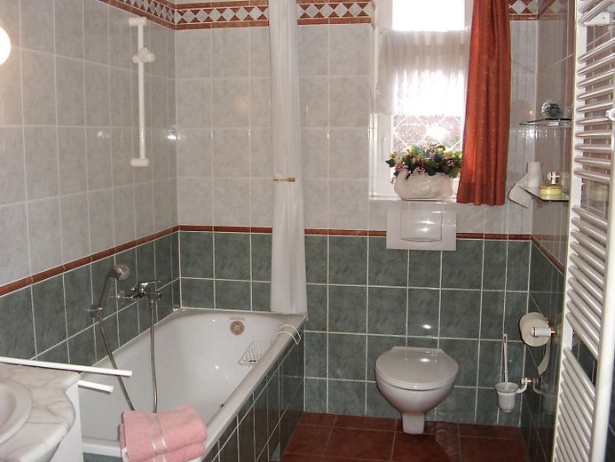 4-Zimmer-Eigentumswohung in Jugendstilhaus Weimar – Bad