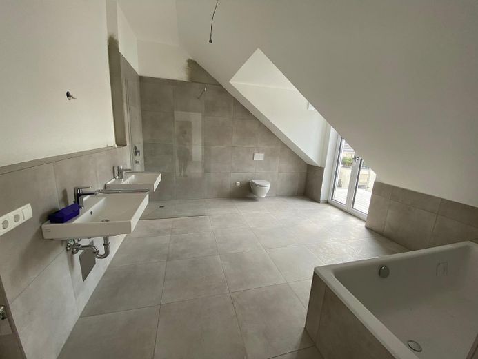 Badezimmer mit Balkon