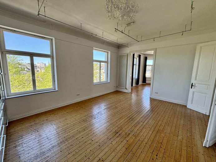 Altbau-Charme pur: 4-Zimmer-Wohnung mit Dielenboden & Stuckdecken – Foto 12