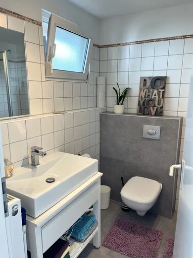 From 01.12 - 1-room apartment, 5 min from Völki - fully furnished, incl. utilities + electricity + internet – mit Fenster
