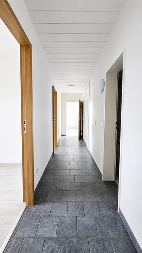 Modernes 21 m² WG-Zimmer in frisch sanierter 4er-WG | Möbliert | Balkon | Kaarst – Flur