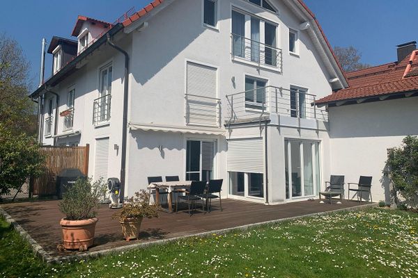 DA PRIVATO E SENZA COMMISSIONI: casa a schiera d'angolo a Großhadern nel quartiere dei fiori