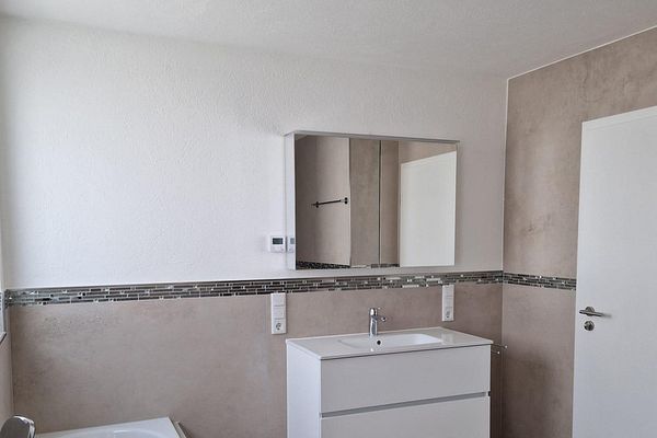 Appartamento di alta qualità con 3 locali, prima occupazione dopo una ristrutturazione completa – la vostra nuova casa a livello di nuova costruzione!