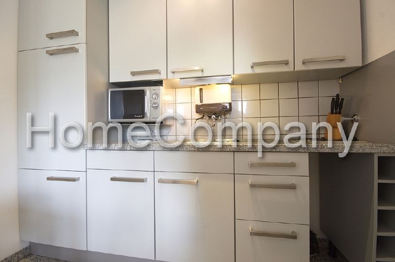 Sehr moderne Wohnung mit Parkett und Balkon in guter Lage, Straßenbahnhaltestelle in der Nähe – 8f31cdfb445d1e6a253664d7552ba34abf587fe2.jpg