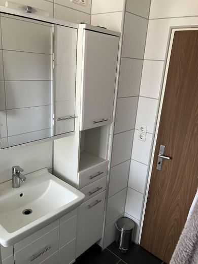 Top renovierte helle 2 ZW , ab 15.10.,  sehr gute Anbindung VGN – Foto 2
