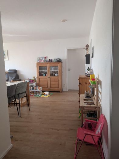 Renovierte 4-Zimmer-Wohnung in Roth - perfekt für die Familie --PROVISONSFREI-- – Wohn-/Esszimmer 2