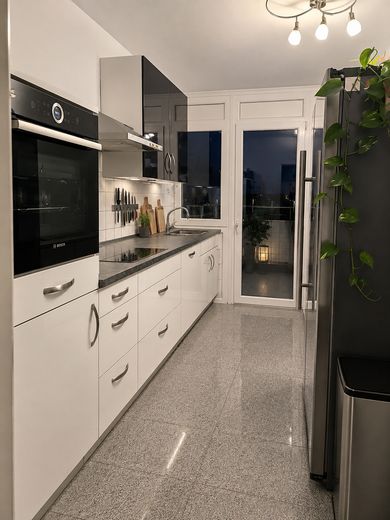 Appartamento di 3 locali con loggia in vendita – Küche