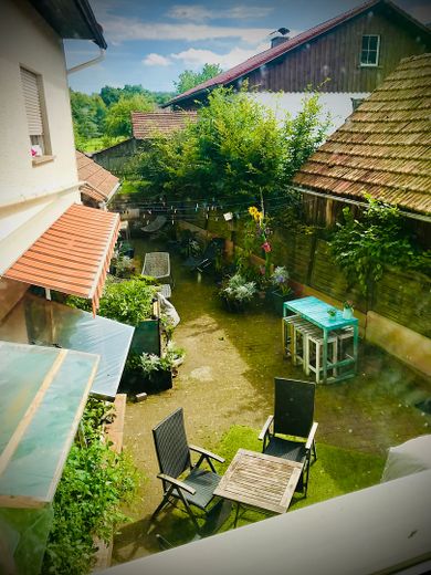 यहाँ सामुदायिक/बहु-पीढ़ी आवास संभव है! – Innenhof