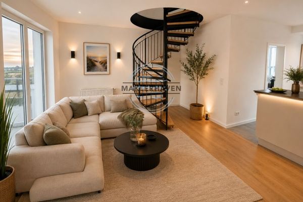 Appartement duplex exclusif de rêve avec pièce dans une tour, à quelques pas seulement de l’eau. Emplacement privilégié