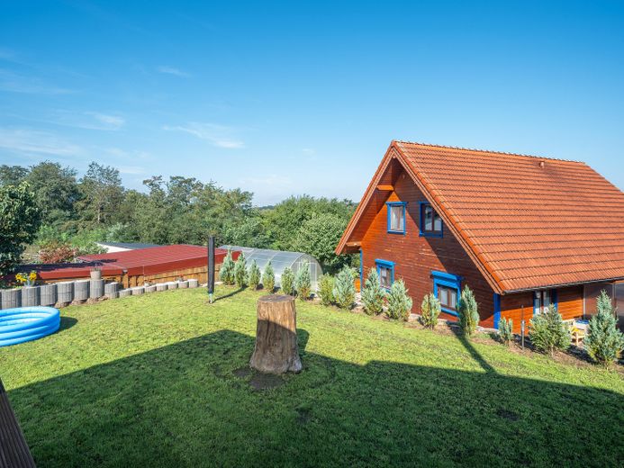 Exklusiver freistehender Bungalow mit Einliegerwohnung, Fernblick, Doppelgarage & großem Garten – Foto 38