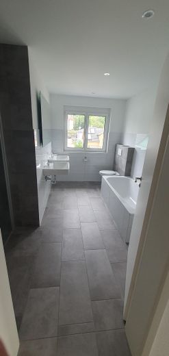 Mieszkanie 3-pokojowe – Badezimmer (ähnlich)