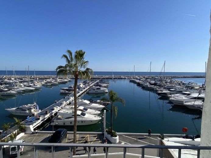 Duplex-Penthouse mit Traumblick im Herzen von Puerto Banús – Maritimer Luxus an der Costa del Sol – Foto 1