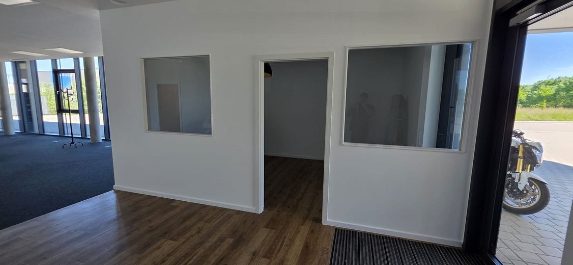 Moderne, lichtdurchflutete Bürofläche, 5 Stellplätze, repräsentativ, barrierefrei, sofort verfügbar – Foto 4