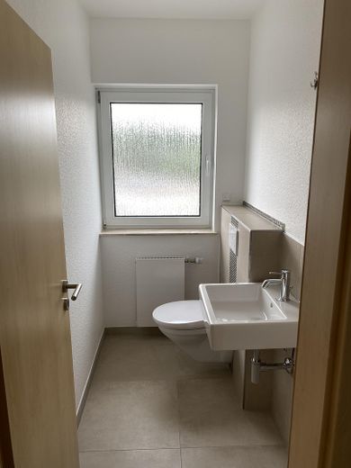 Wunderschöne 4,5-Zimmer-Maisonette-Wohnung in allerbester Lage von Rödermark OR – 1OG Gäste-WC