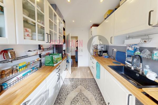 Bezugsfreie 2 Zimmer Wohnung mit großem überdachtem Balkon und Stellplatz