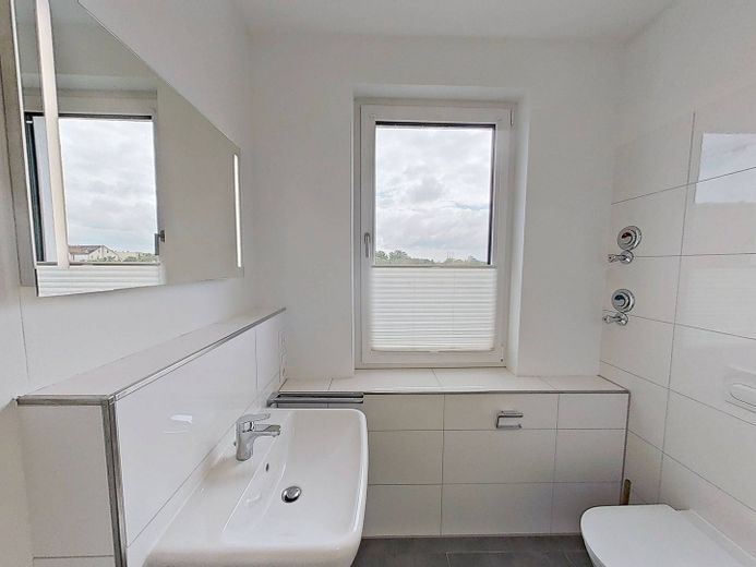 Perfekt für Paare: Moderne 2-Zimmer-Wohnung mit LOGGIA, EBK u.v.m. in Hannover – Ansicht II: Modernes Tageslic…