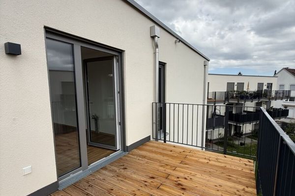 Se alquila vivienda nueva de 3 habitaciones sobre los tejados de Kaufbeuren con equipamiento moderno