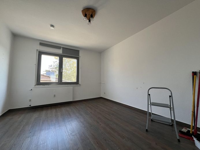 شقة هادئة وعصرية مع مطبخ مجهز وحمام عالي الجودة – Schlafzimmer (vor Renovierung)