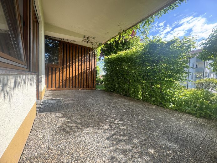 uneinsichtige Terrasse