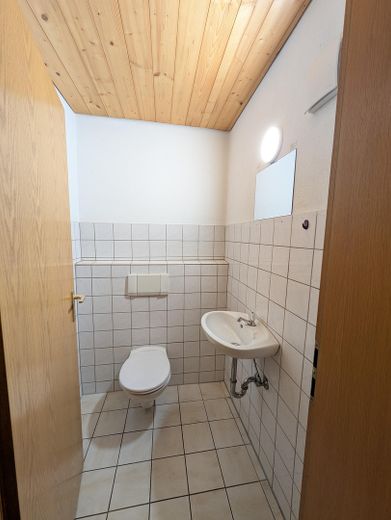 RENDITE > 7% mgl. o. Eigennutzung und Kapitalanlage kombiniert-MFH mit Ausbaupotenzial rd.350 m2 – 1. OG Wohnung 5 Zimmer