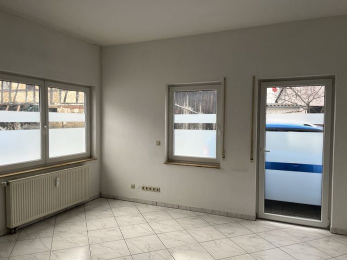 Aidlingen: Helle, ebenerdige Gewerbeeinheit im Herzen d. Stadt – Foto 1