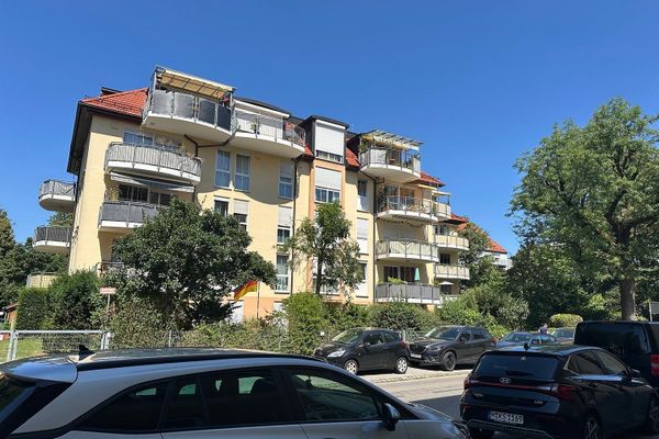 Luminoso appartamento di 3 locali a Monaco-Berg am Laim, arredato, vendita privata