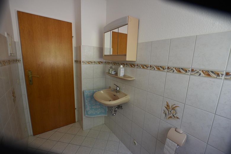Charmantes Einfamilienhaus in idyllischer Lage, provisionsfrei ! – Gäste WC im EG